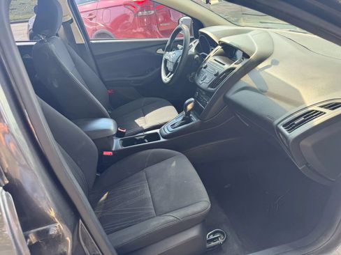 Used 2017 Ford Focus SE FWD image 25