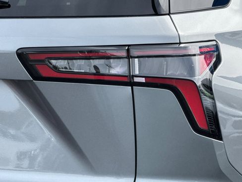 Used 2026 Chevrolet Equinox LT image 48