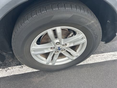 Used 2022 Ford Explorer XLT w/ Equipment Group 202A image 12