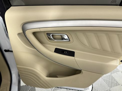 Used 2016 Ford Taurus SE image 26