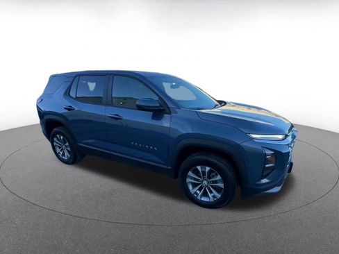 Used 2025 Chevrolet Equinox LT image 2