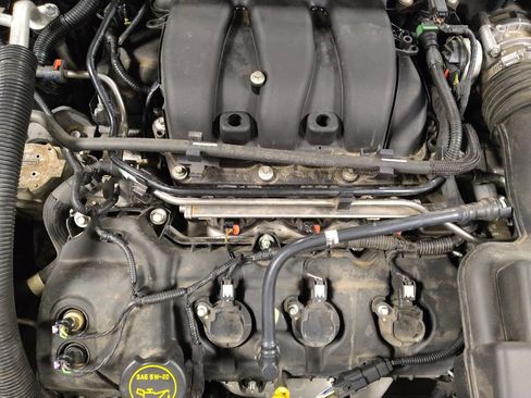 Used 2018 Ford Taurus Limited image 30