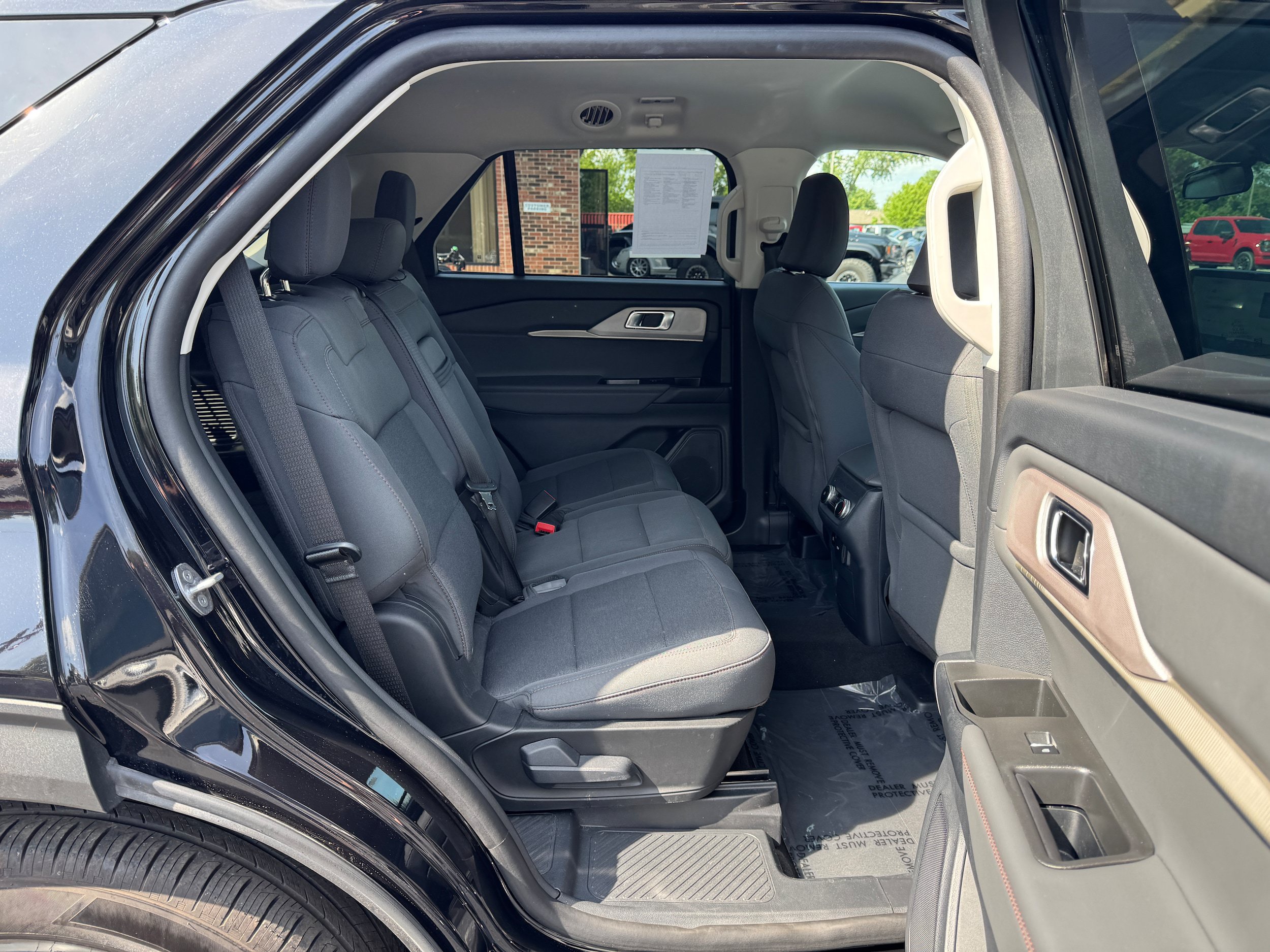 Used 2025 Ford Explorer Active RWD image 15