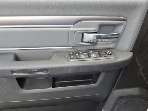 Used 2022 RAM 1500 Classic SLT AWD/4WD image 3