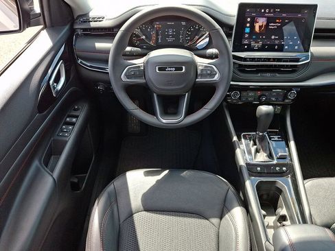 Used 2022 Jeep Compass Trailhawk AWD/4WD image 12