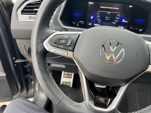 Certified 2023 Volkswagen Tiguan SE R-Line FWD image 17