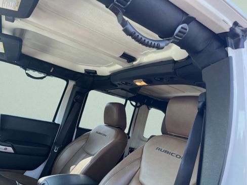 Used 2017 Jeep Wrangler Unlimited Rubicon w/ Cold Weather Group image 12