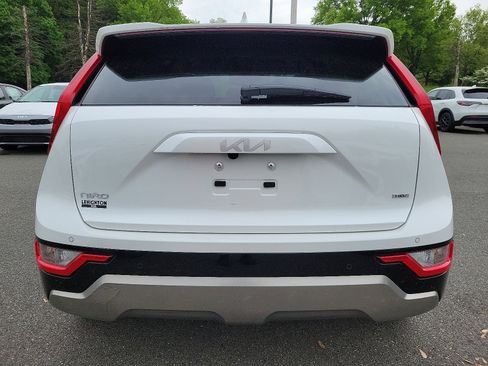 Used 2024 Kia Niro SX image 5
