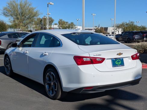 Used 2024 Chevrolet Malibu LT image 3