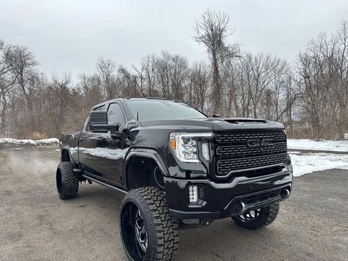 Used 2021 GMC Sierra 2500 Denali w/ Denali Black Diamond Edition image 9
