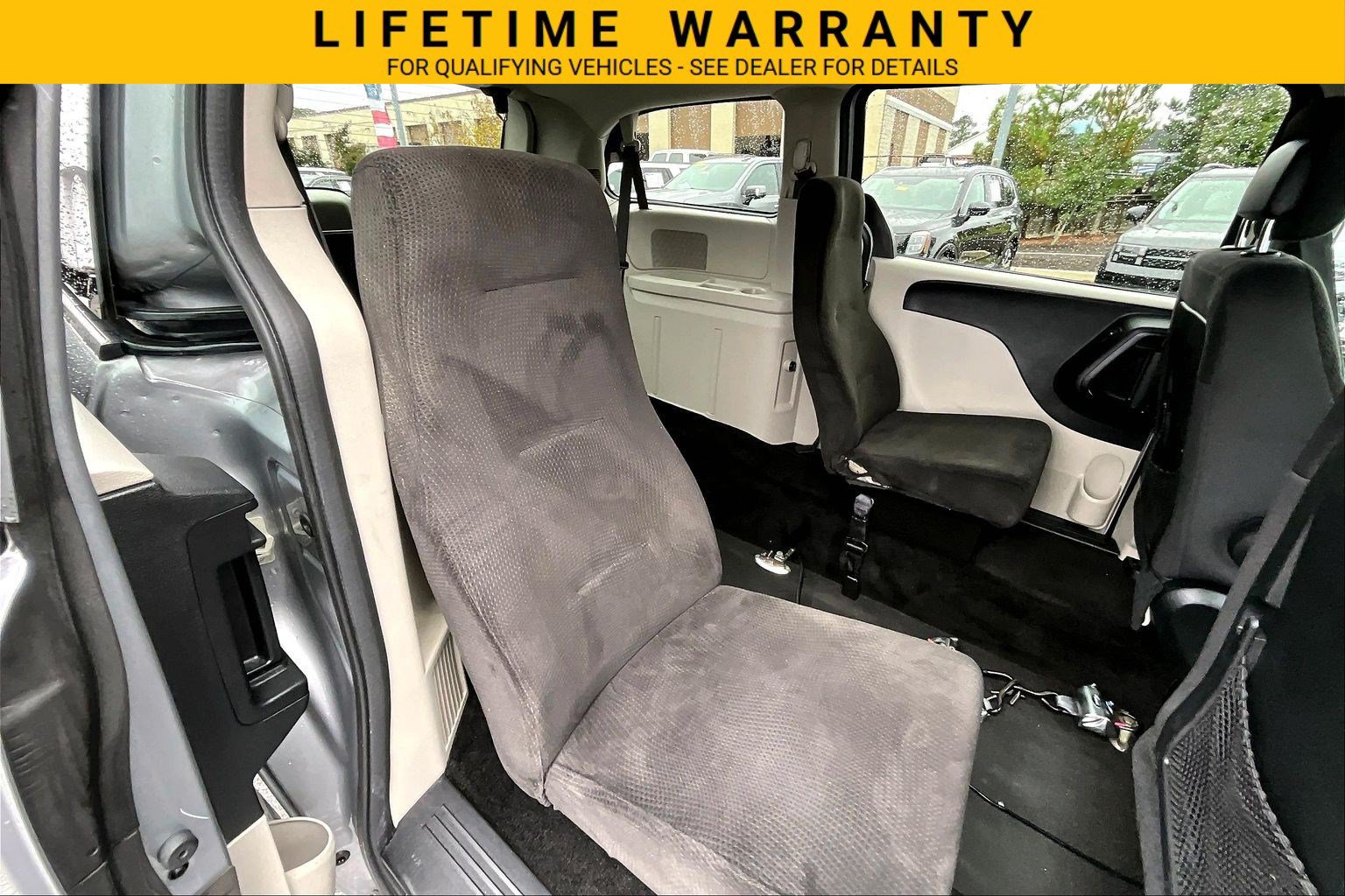 Used 2018 Dodge Grand Caravan SE FWD image 23