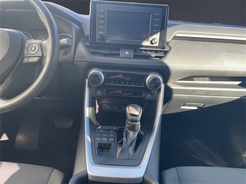 Used 2021 Toyota RAV4 LE image 11