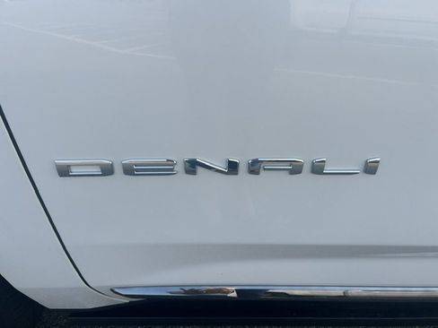 Used 2024 GMC Yukon Denali Ultimate AWD/4WD image 11