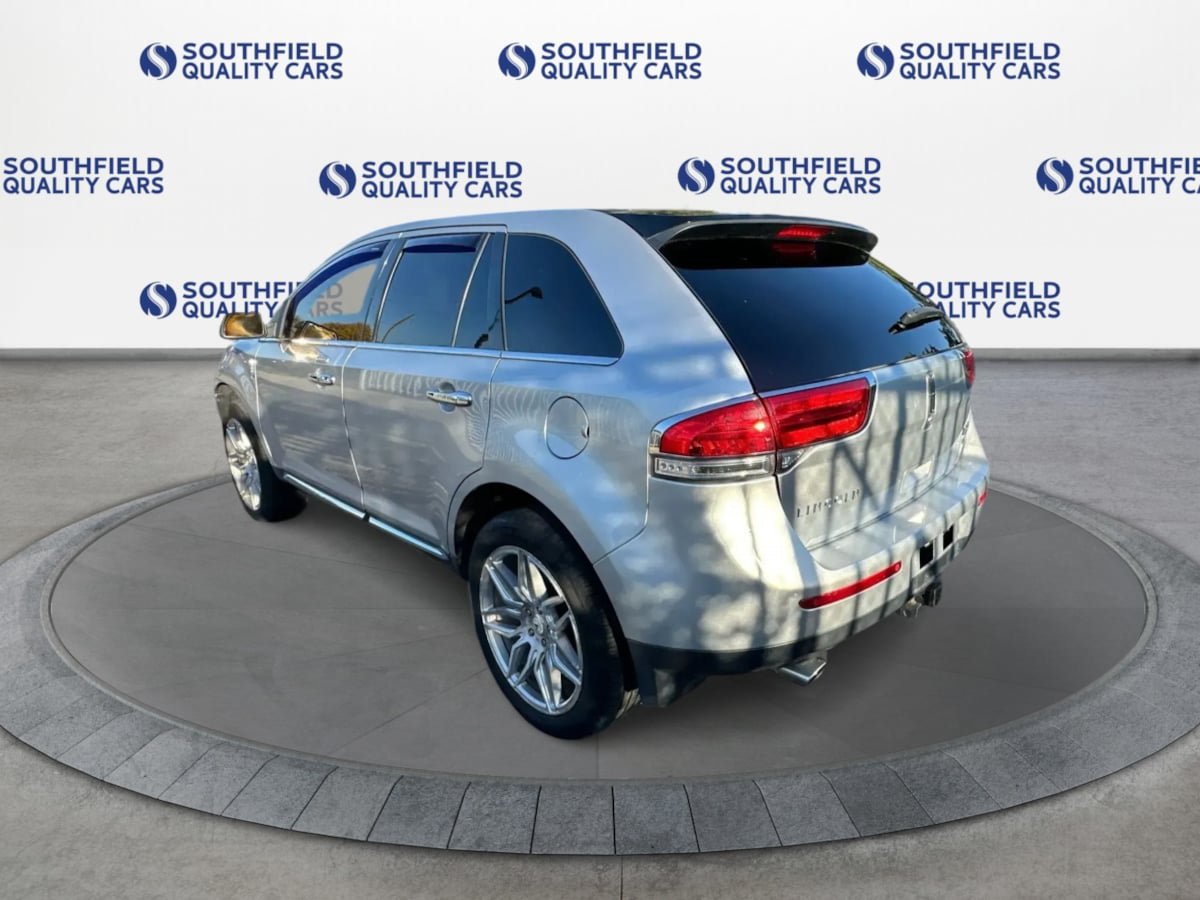 Used 2013 Lincoln MKX AWD image 4