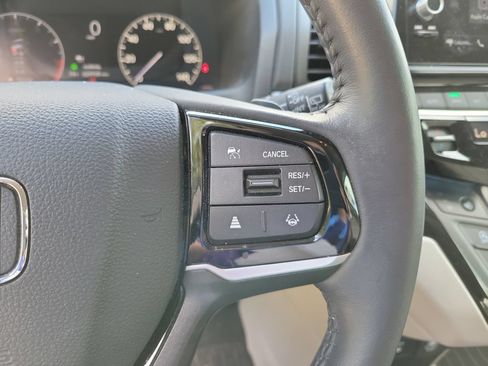 Used 2025 Honda Odyssey Touring image 25
