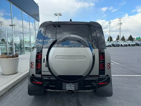 Used 2025 Land Rover Defender 110 X-Dynamic SE image 3