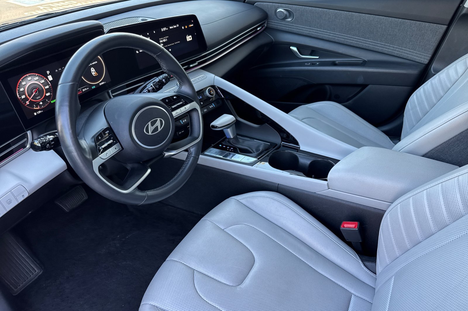 Used 2025 Hyundai Elantra Limited FWD image 9