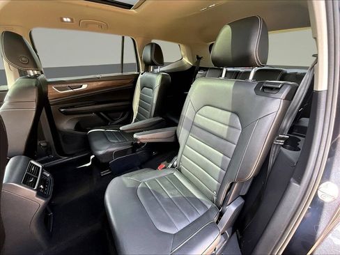 Used 2025 Volkswagen Atlas SEL AWD/4WD image 26