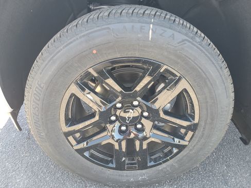 Used 2026 Chevrolet Silverado 1500 Custom w/ LPO, Dark Essentials Package AWD/4WD image 11