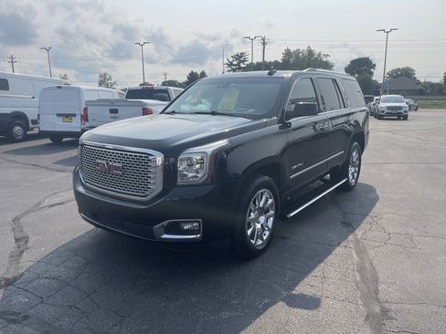 Used 2015 GMC Yukon Denali w/ Premium Package AWD/4WD image 4
