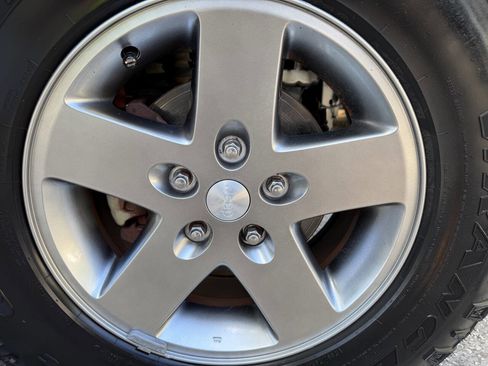 Used 2010 Jeep Wrangler Rubicon w/ PWR Convenience Group AWD/4WD image 15