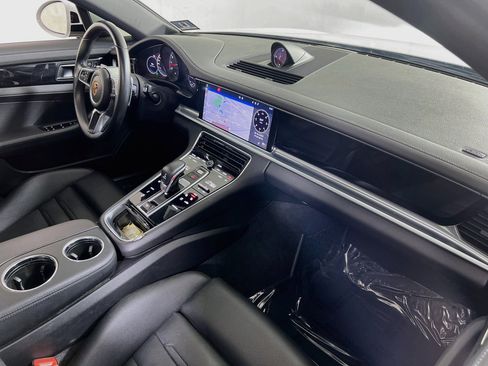 Used 2018 Porsche Panamera 4 AWD/4WD image 30