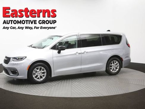 Used 2024 Chrysler Pacifica Touring-L FWD image 58