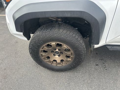 Used 2024 Toyota Tacoma Trailhunter image 19