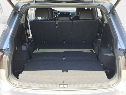 Used 2022 Volkswagen Tiguan SE R-Line FWD image 14