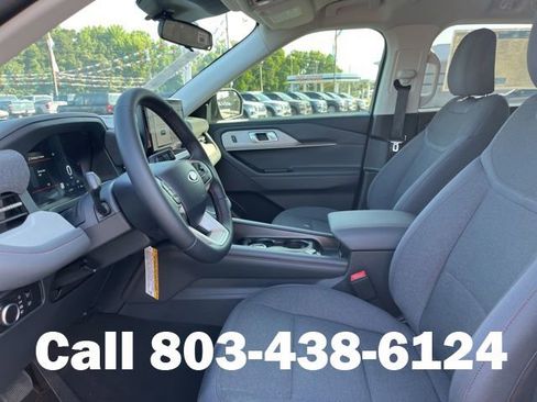 New 2026 Ford Explorer Active RWD image 7