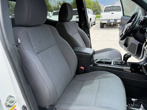 Used 2019 Toyota Tacoma TRD Off-Road w/ Technology Package AWD/4WD image 21