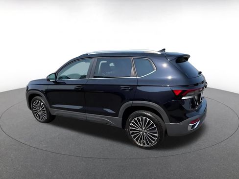 Used 2026 Volkswagen Taos SE FWD image 10