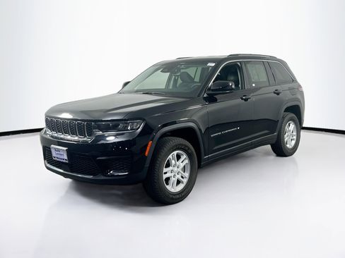 Used 2023 Jeep Grand Cherokee Laredo w/ Luxury Tech Group I AWD/4WD image 1