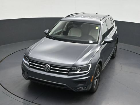 Used 2018 Volkswagen Tiguan SE w/ 18" Alloy Wheels Package FWD image 22