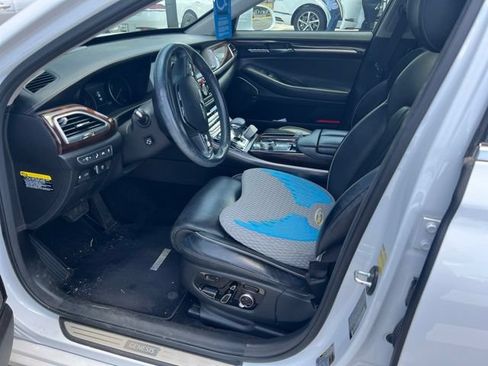 Used 2018 Genesis G90 3.3T Premium RWD image 5