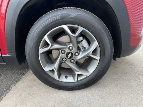 Used 2025 Chevrolet Trax LT image 28