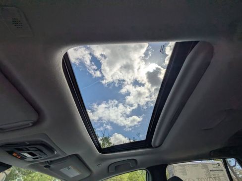 Used 2026 Toyota Corolla Cross LE image 22