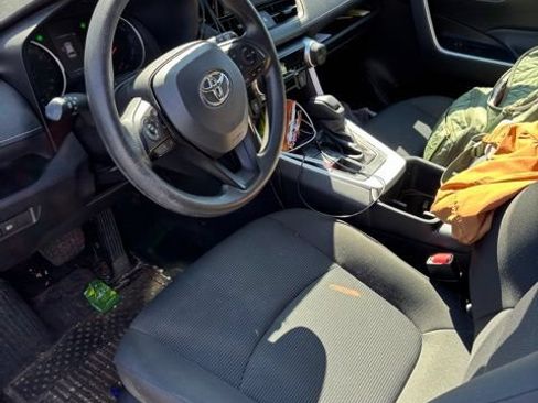 Used 2022 Toyota RAV4 LE AWD/4WD image 7