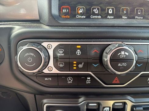 Used 2021 Jeep Wrangler Unlimited Sahara w/ Uconnect 4C Nav & Sound Group AWD/4WD image 28