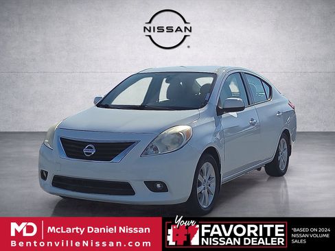 Used 2014 Nissan Versa FWD image 2