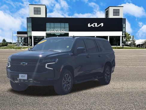 Used 2024 Chevrolet Suburban Z71 w/ Luxury Package AWD/4WD image 4