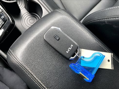 Used 2023 Kia Sportage SX image 32