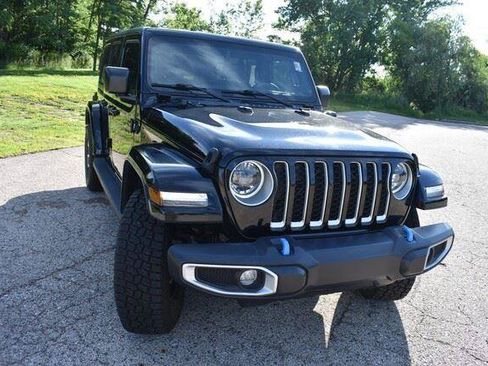 Used 2023 Jeep Wrangler Unlimited Sahara AWD/4WD image 10