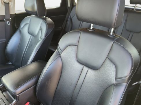 Used 2021 Kia Sorento S image 12