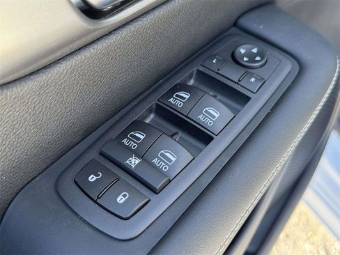 New 2026 Chrysler Pacifica Select image 27