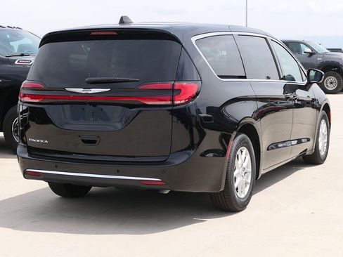 New 2026 Chrysler Pacifica Select FWD image 3