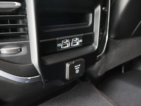 Used 2024 RAM 2500 Laramie AWD/4WD image 32