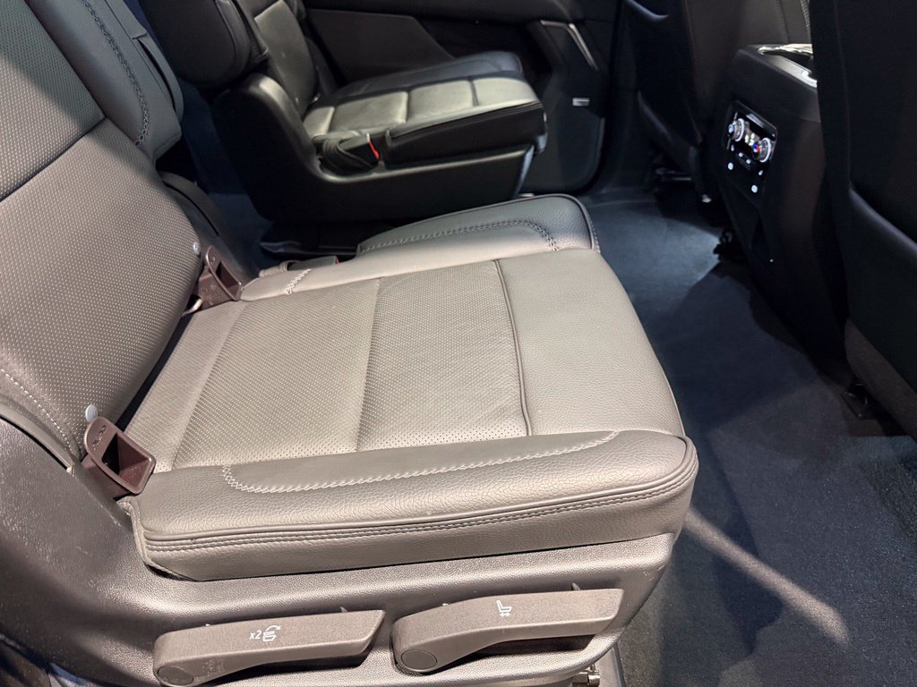 Used 2021 GMC Yukon Denali w/ Denali Premium Package AWD/4WD image 45