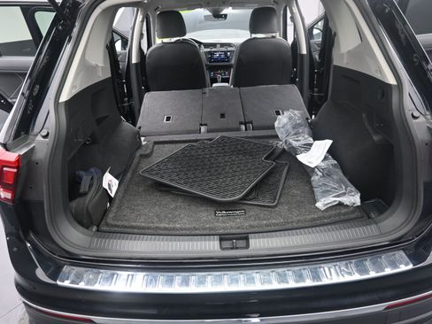 Used 2023 Volkswagen Tiguan SE w/ Panoramic Sunroof Package AWD/4WD image 40