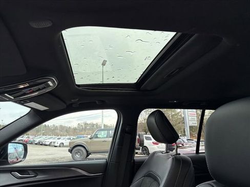 New 2025 Jeep Grand Cherokee Altitude image 9